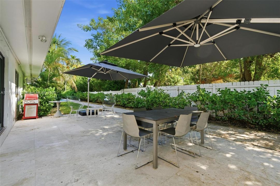 Recently Rented: $6,750 (3 beds, 3 baths, 1926 Square Feet)