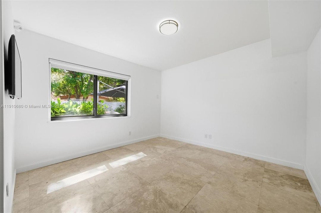 Recently Rented: $6,750 (3 beds, 3 baths, 1926 Square Feet)