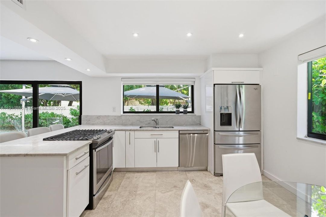 Recently Rented: $6,750 (3 beds, 3 baths, 1926 Square Feet)