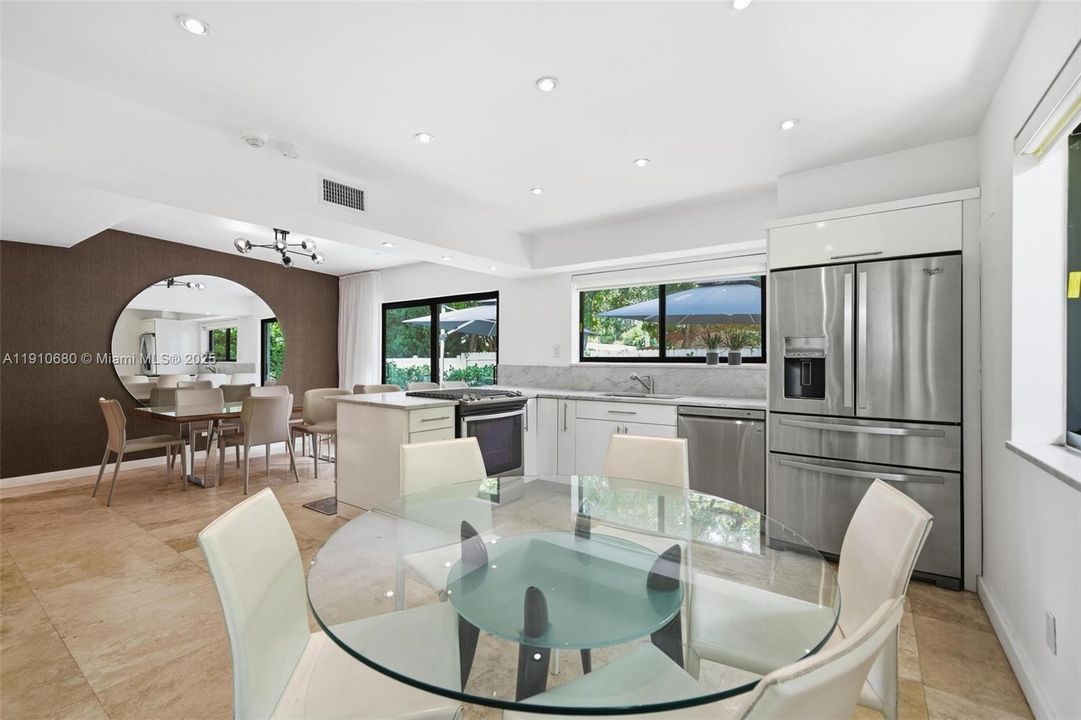 Recently Rented: $6,750 (3 beds, 3 baths, 1926 Square Feet)