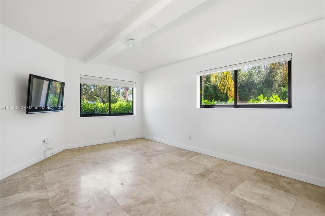 Recently Rented: $6,750 (3 beds, 3 baths, 1926 Square Feet)