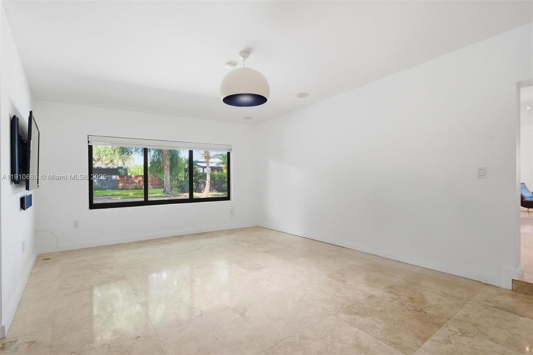 Recently Rented: $6,750 (3 beds, 3 baths, 1926 Square Feet)