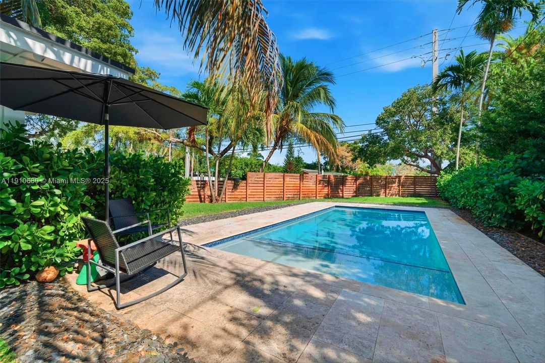 Recently Rented: $6,750 (3 beds, 3 baths, 1926 Square Feet)