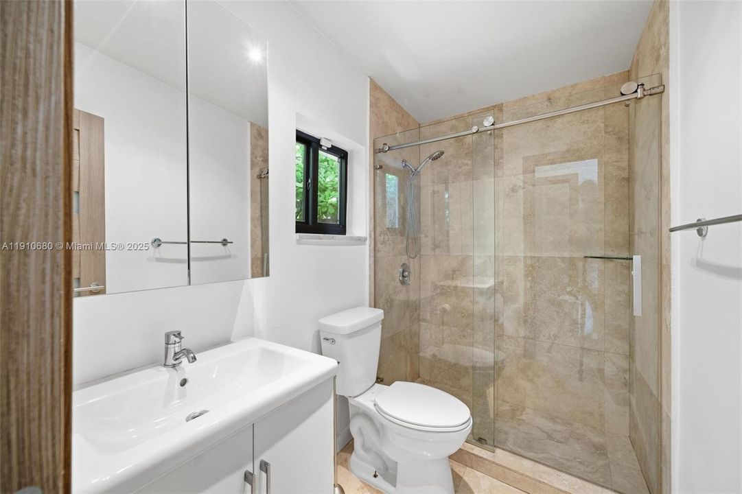 Recently Rented: $6,750 (3 beds, 3 baths, 1926 Square Feet)