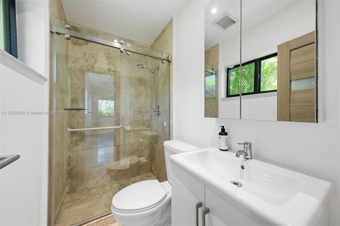 Recently Rented: $6,750 (3 beds, 3 baths, 1926 Square Feet)