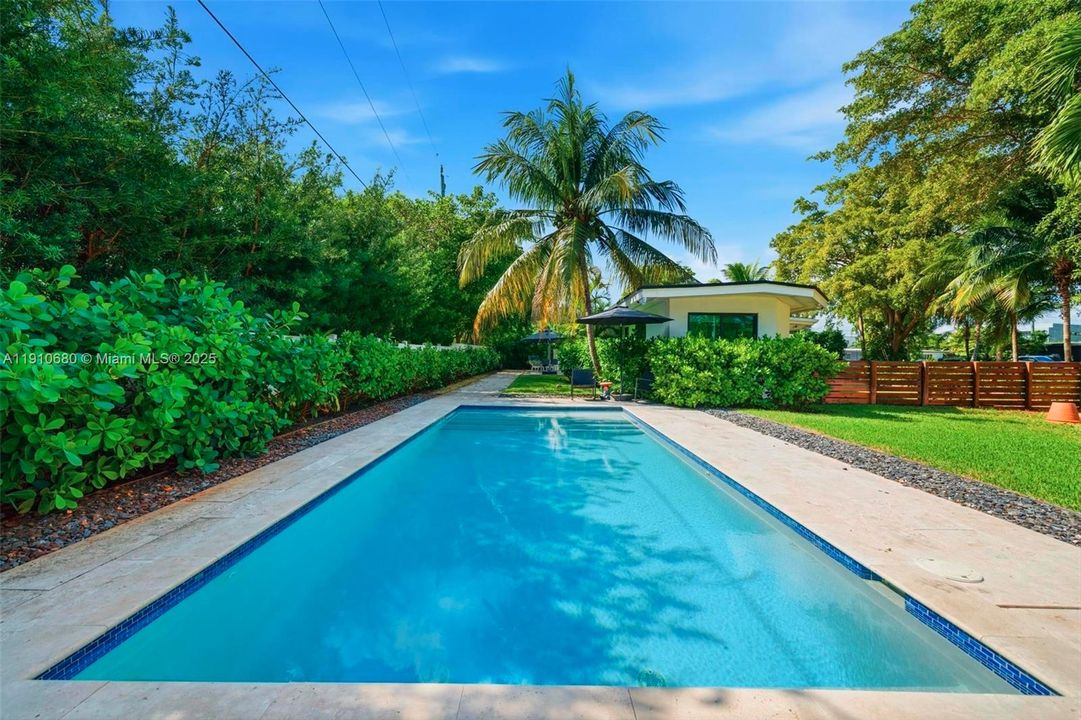 Recently Rented: $6,750 (3 beds, 3 baths, 1926 Square Feet)