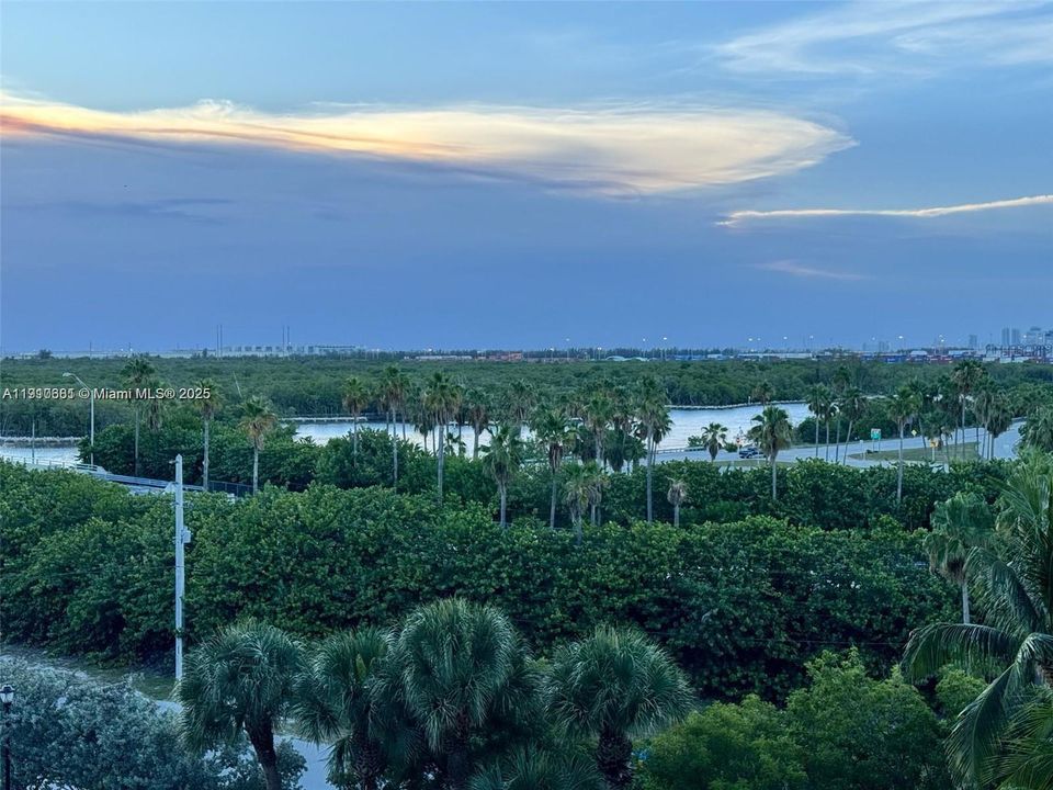 На продажу: $897,000 (2 спален, 2 ванн, 1988 Квадратных фут)