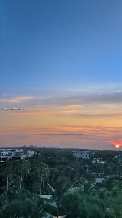 На продажу: $897,000 (2 спален, 2 ванн, 1988 Квадратных фут)