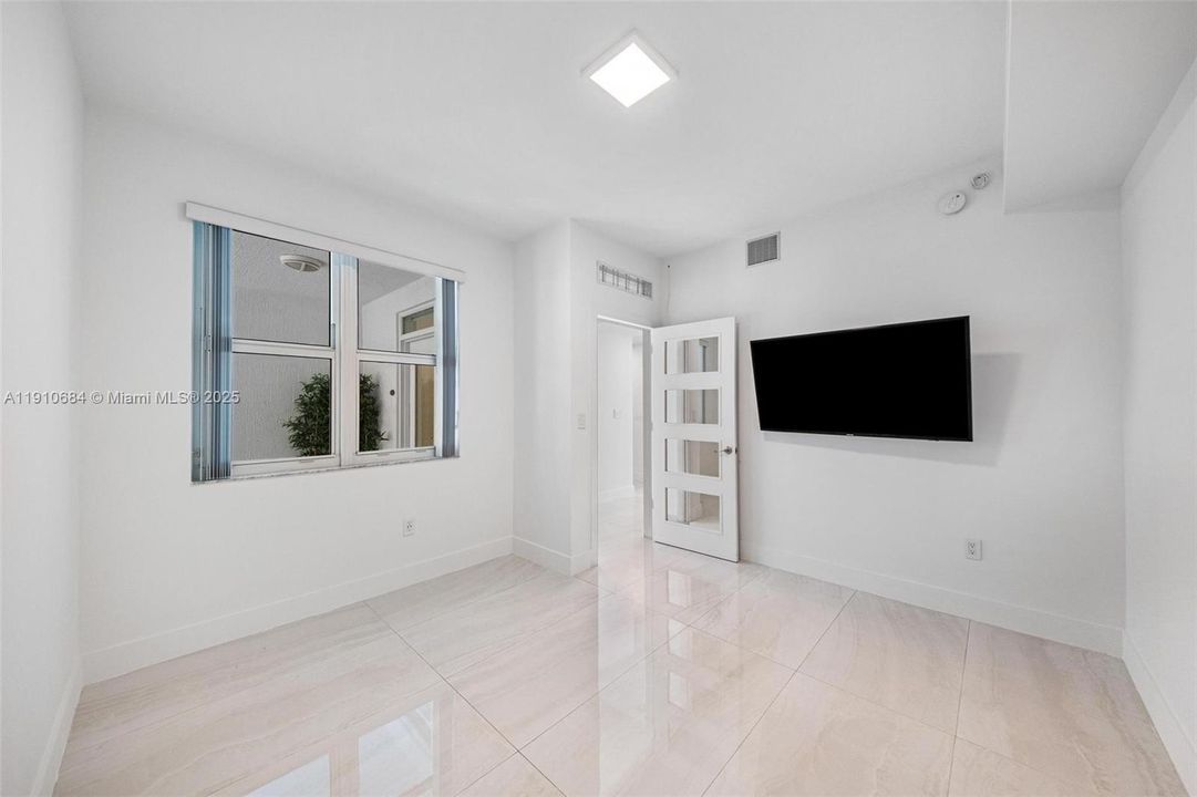 待售: $947,000 (3 贝兹, 2 浴室, 1336 平方英尺)