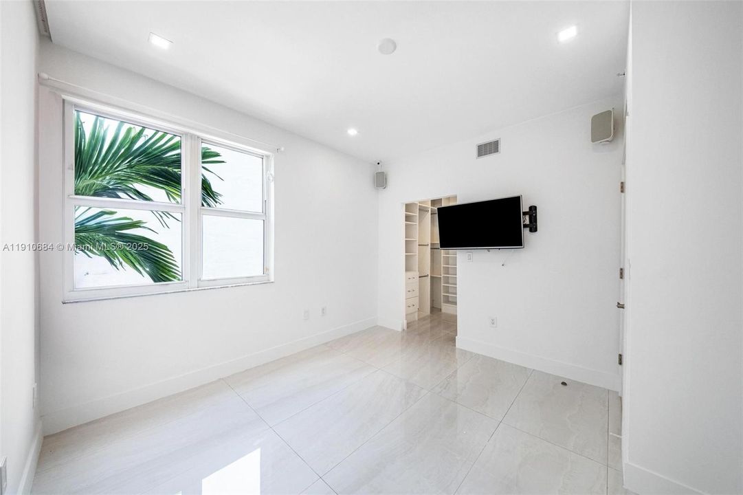 待售: $947,000 (3 贝兹, 2 浴室, 1336 平方英尺)