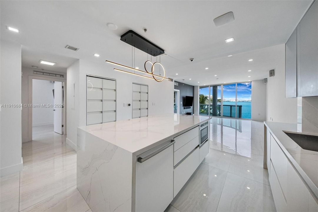 待售: $947,000 (3 贝兹, 2 浴室, 1336 平方英尺)