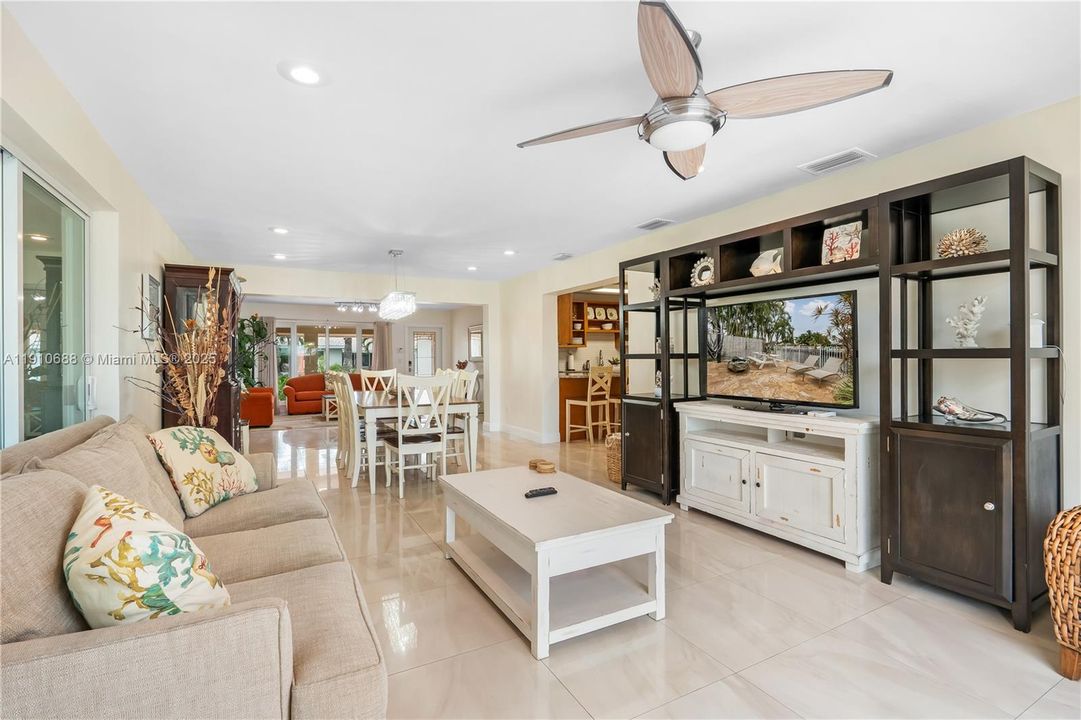 En Venta: $1,250,000 (3 camas, 2 baños, 1897 Pies cuadrados)