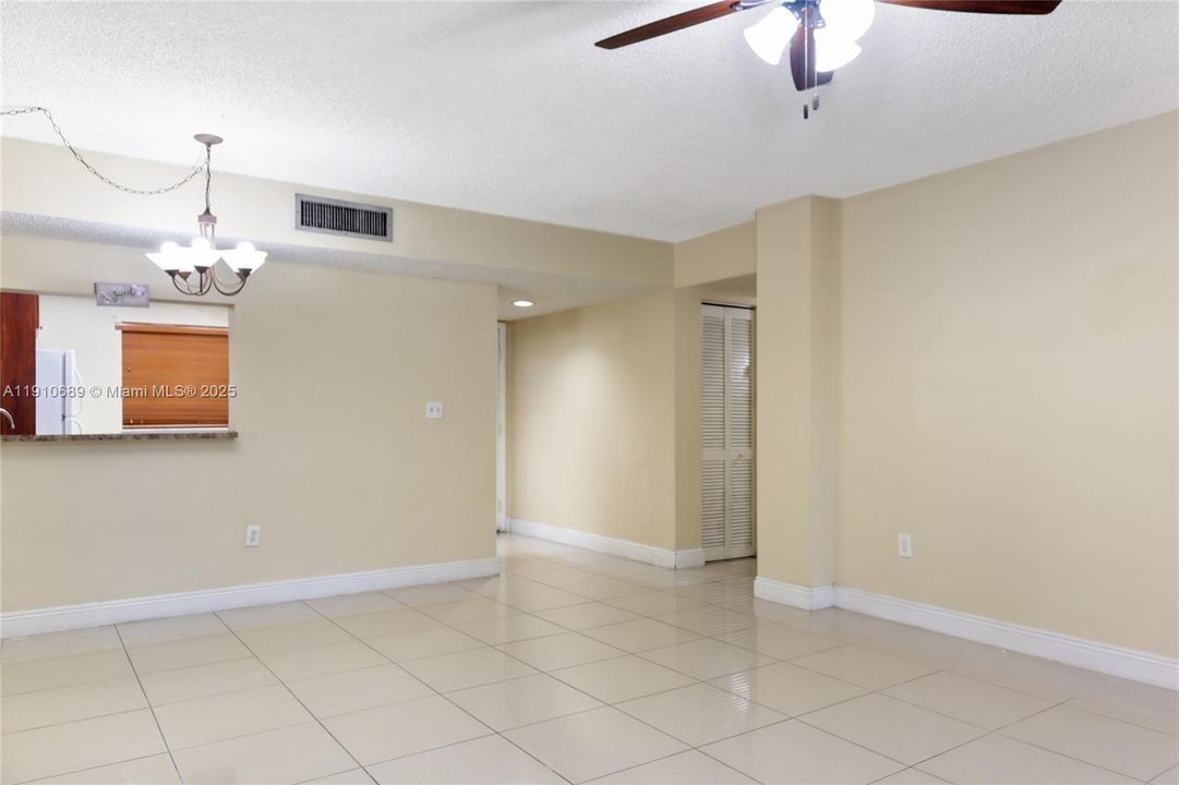 Recientemente alquilado: $2,000 (2 camas, 2 baños, 965 Pies cuadrados)