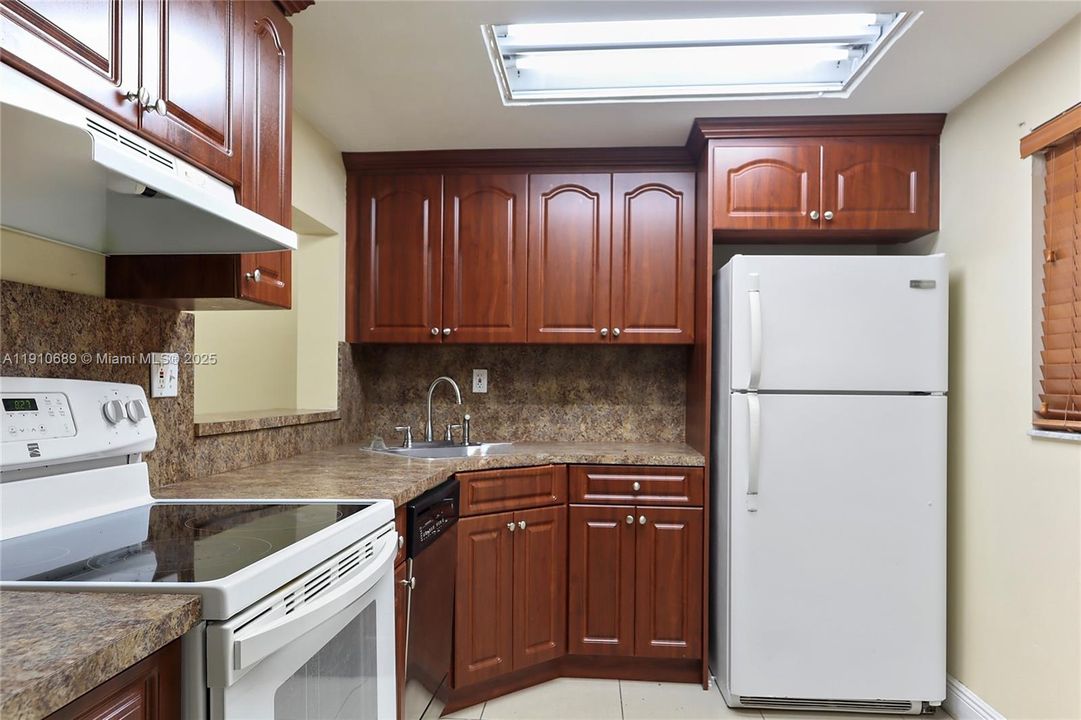 Recientemente alquilado: $2,000 (2 camas, 2 baños, 965 Pies cuadrados)