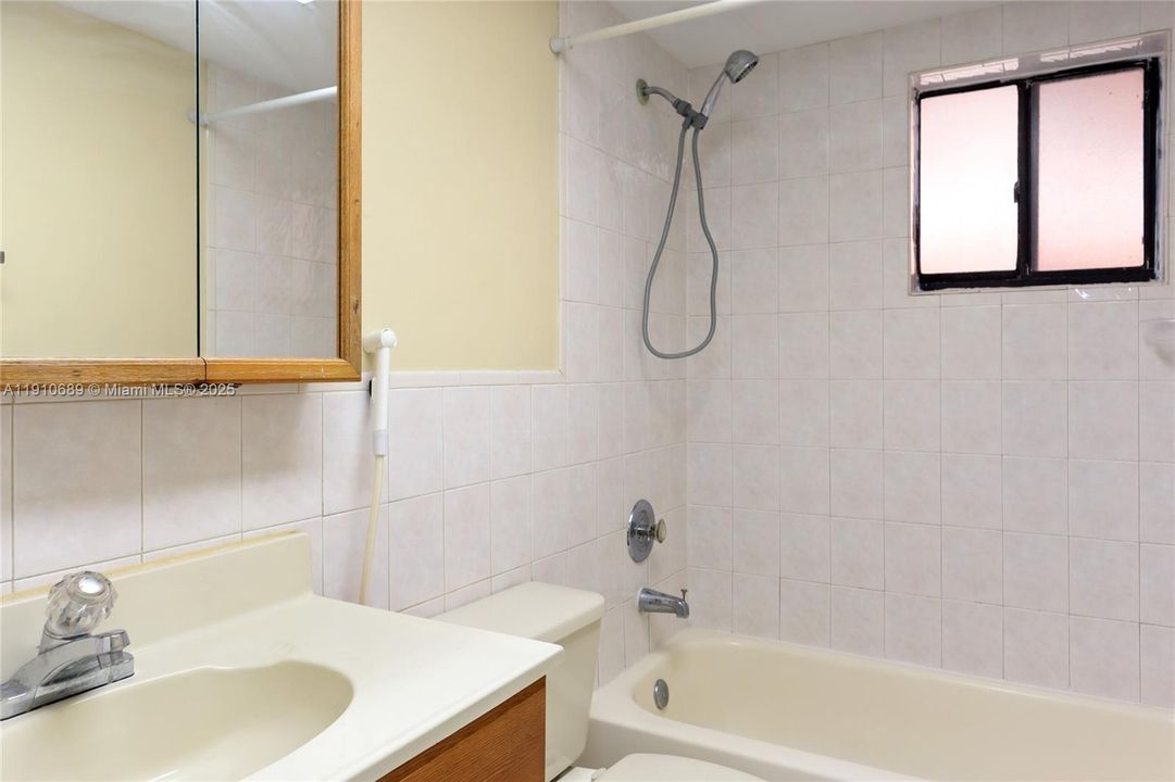 Recientemente alquilado: $2,000 (2 camas, 2 baños, 965 Pies cuadrados)