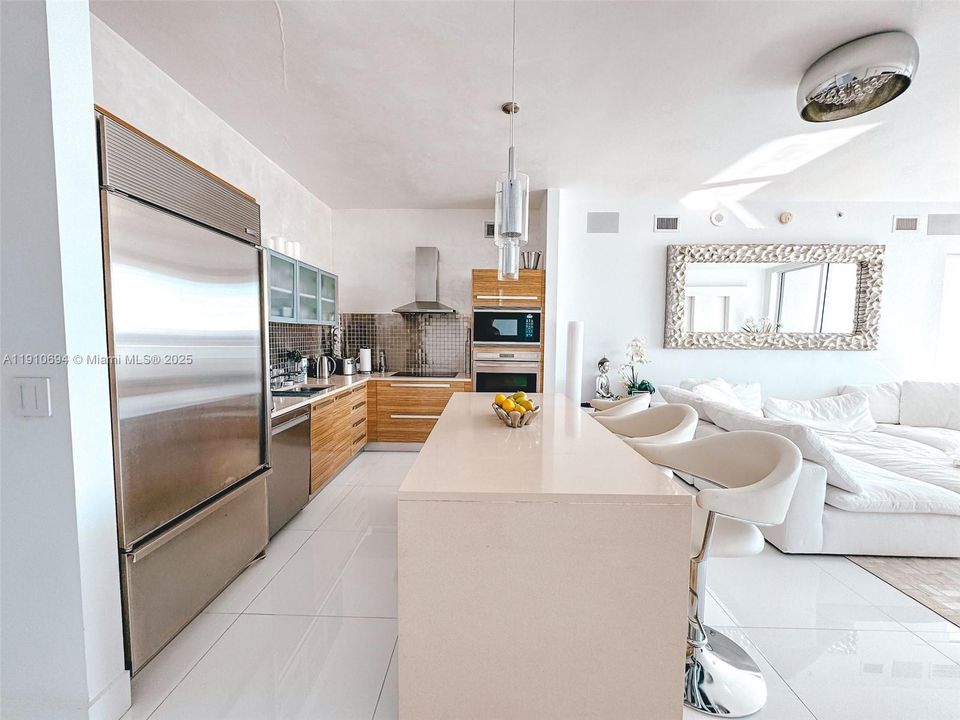 待售: $1,600,000 (2 贝兹, 2 浴室, 1673 平方英尺)