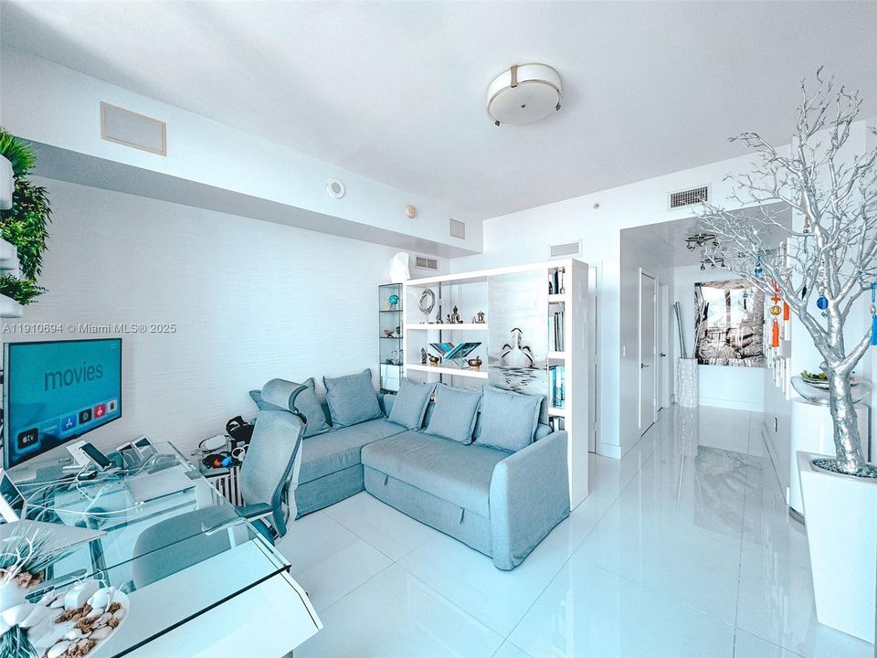 待售: $1,600,000 (2 贝兹, 2 浴室, 1673 平方英尺)