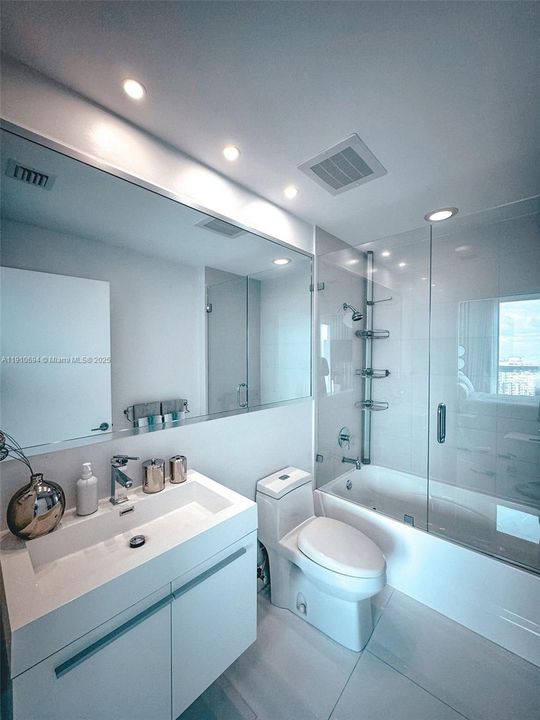 待售: $1,600,000 (2 贝兹, 2 浴室, 1673 平方英尺)