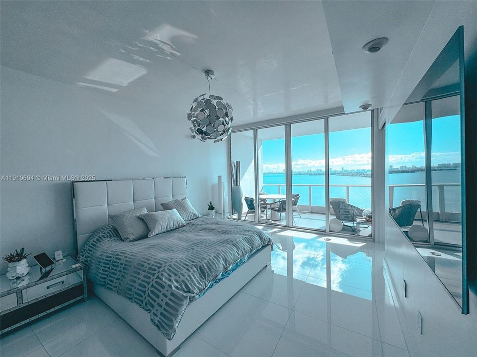 待售: $1,600,000 (2 贝兹, 2 浴室, 1673 平方英尺)