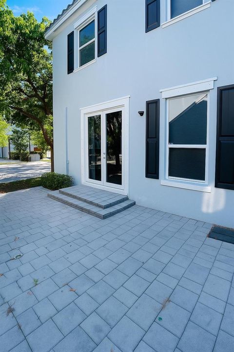 For Sale: $659,000 (5 beds, 4 baths, 2312 Square Feet)