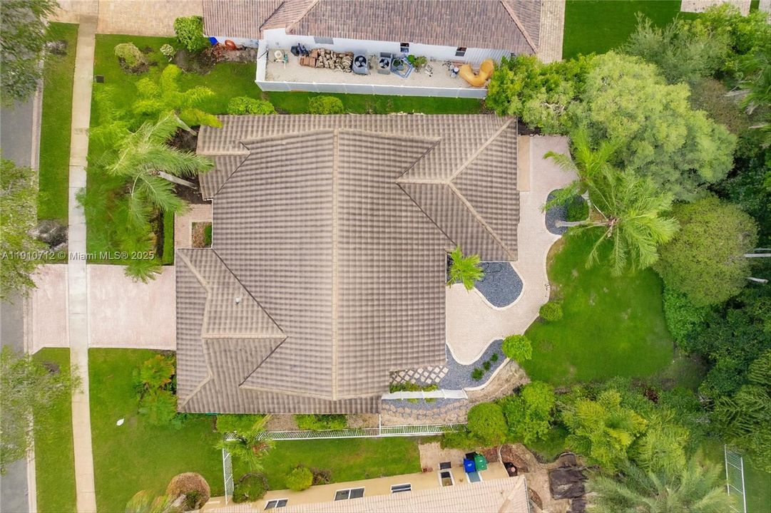 合同活跃: $695,000 (3 贝兹, 2 浴室, 2100 平方英尺)