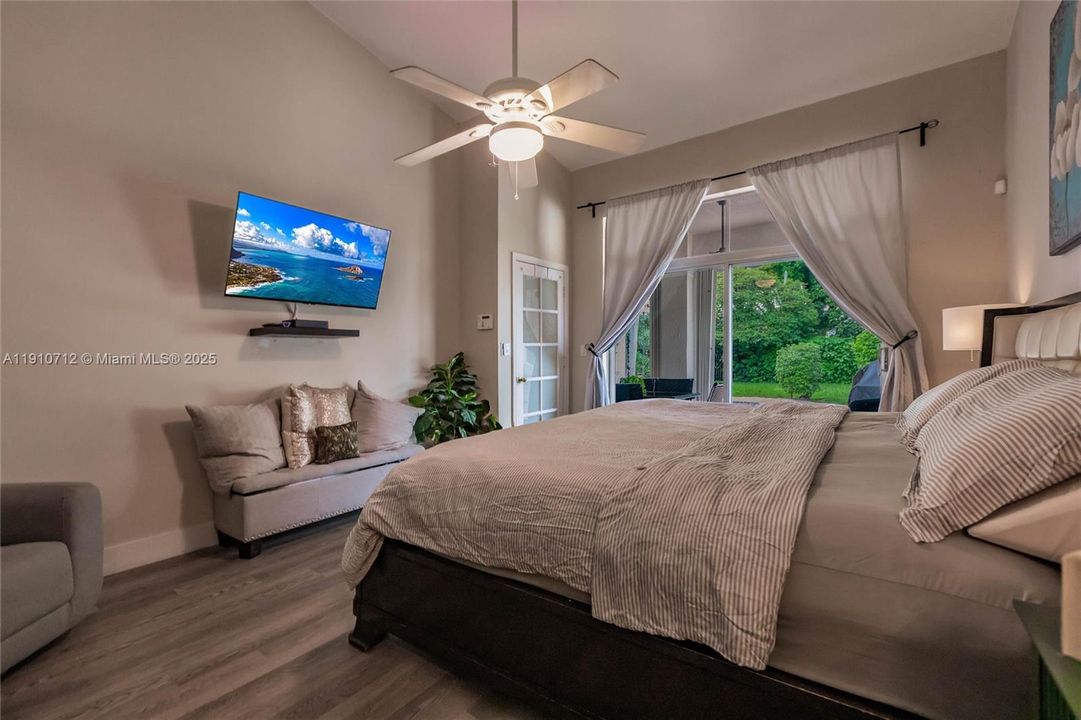 合同活跃: $695,000 (3 贝兹, 2 浴室, 2100 平方英尺)