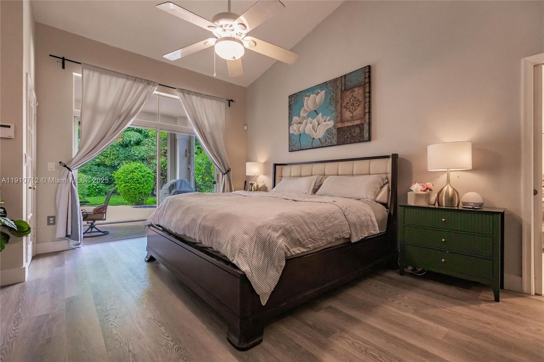 合同活跃: $695,000 (3 贝兹, 2 浴室, 2100 平方英尺)