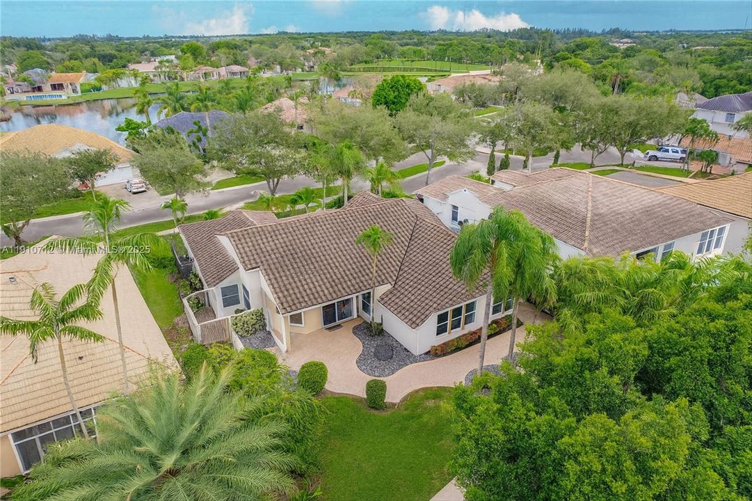 合同活跃: $695,000 (3 贝兹, 2 浴室, 2100 平方英尺)