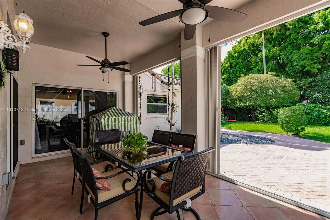 合同活跃: $695,000 (3 贝兹, 2 浴室, 2100 平方英尺)