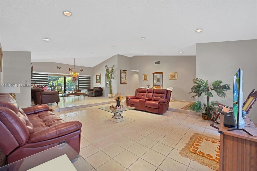 Active With Contract: $1,745,000 (4 beds, 2 baths, 3280 Square Feet)