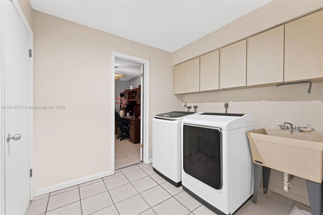 Active With Contract: $1,745,000 (4 beds, 2 baths, 3280 Square Feet)