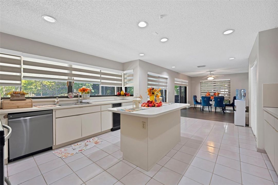 Active With Contract: $1,745,000 (4 beds, 2 baths, 3280 Square Feet)