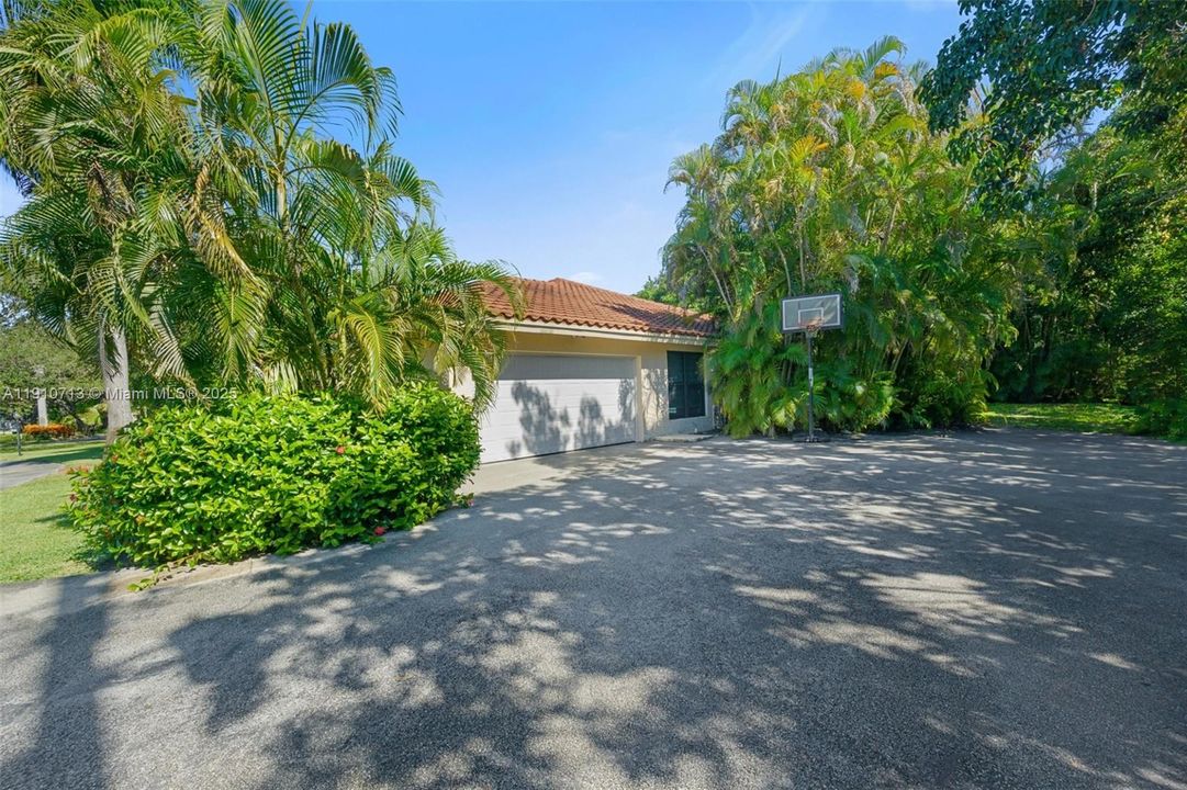 Active With Contract: $1,745,000 (4 beds, 2 baths, 3280 Square Feet)