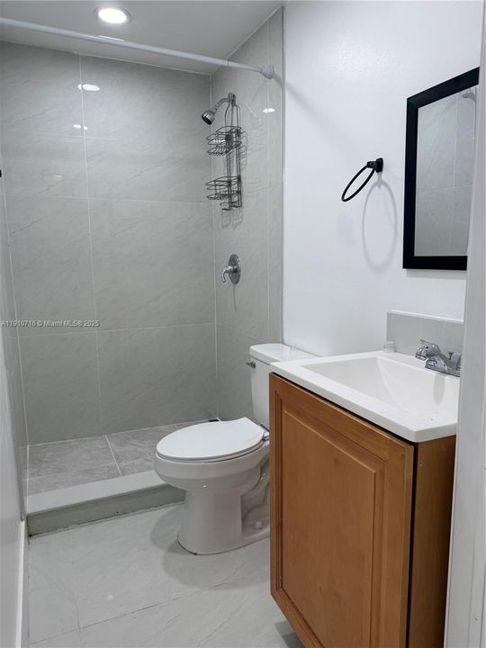 For Rent: $1,400 (1 beds, 1 baths, 200 Square Feet)