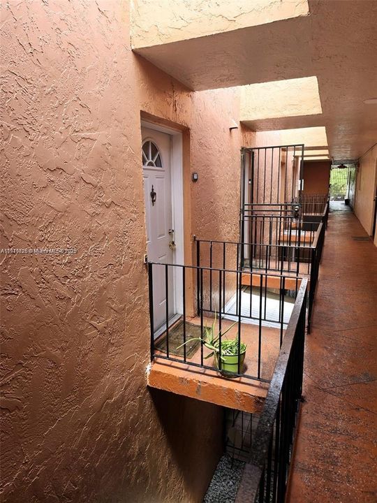 For Sale: $199,900 (1 beds, 1 baths, 770 Square Feet)