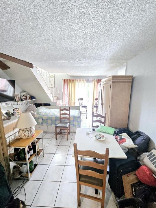 For Sale: $199,900 (1 beds, 1 baths, 770 Square Feet)