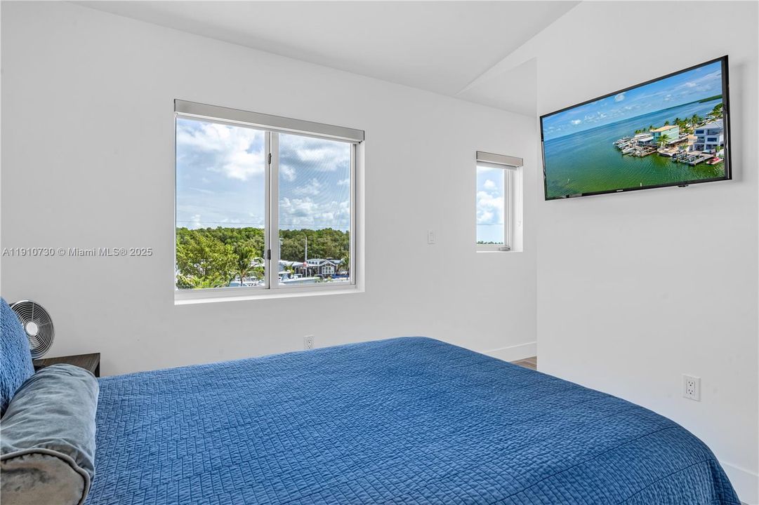 For Sale: $2,300,000 (3 beds, 3 baths, 1619 Square Feet)