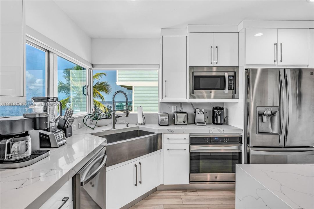 For Sale: $2,300,000 (3 beds, 3 baths, 1619 Square Feet)