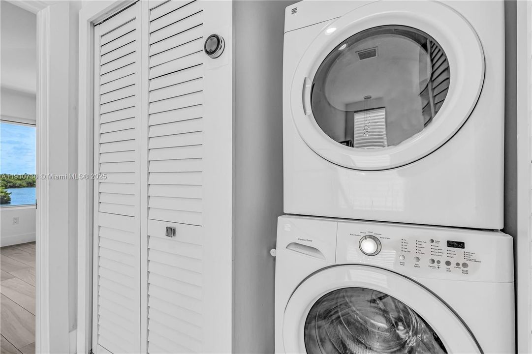 For Sale: $2,300,000 (3 beds, 3 baths, 1619 Square Feet)