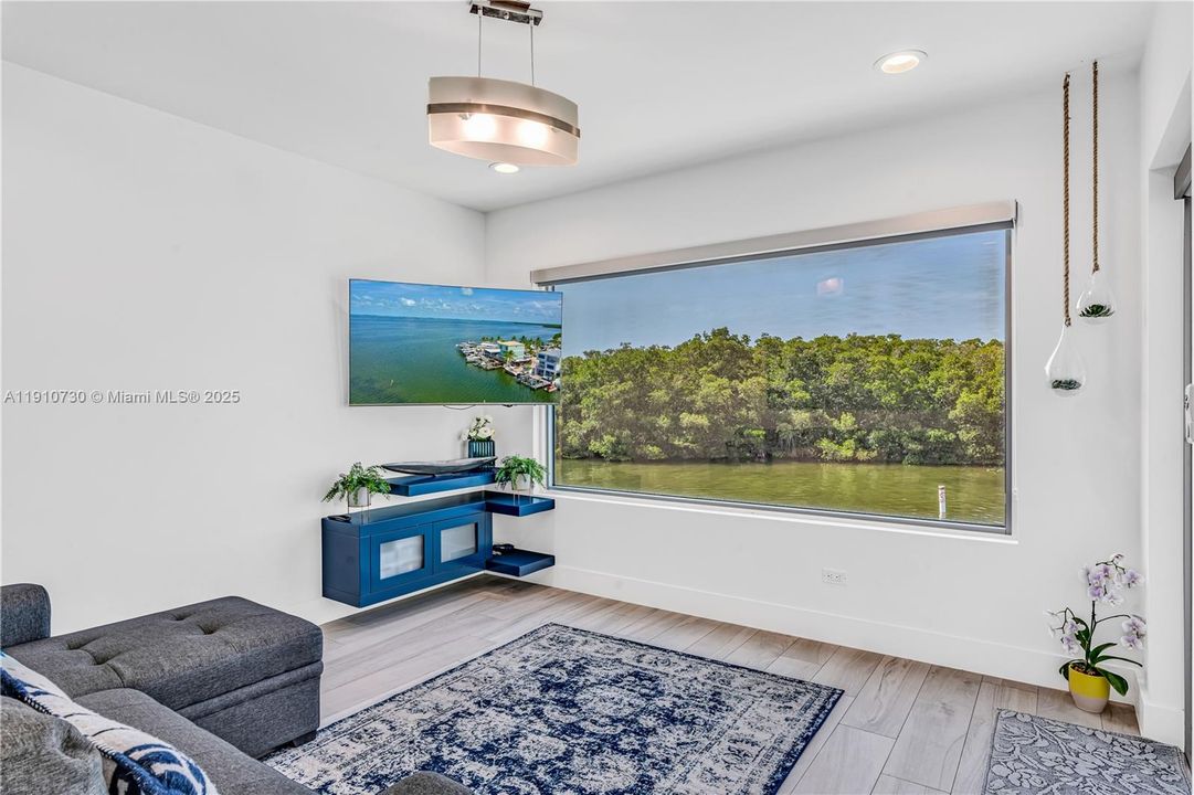 For Sale: $2,300,000 (3 beds, 3 baths, 1619 Square Feet)