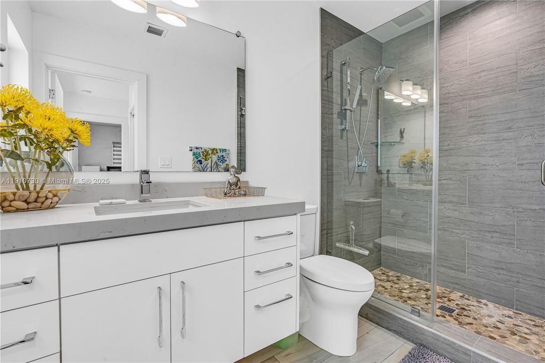 For Sale: $2,300,000 (3 beds, 3 baths, 1619 Square Feet)