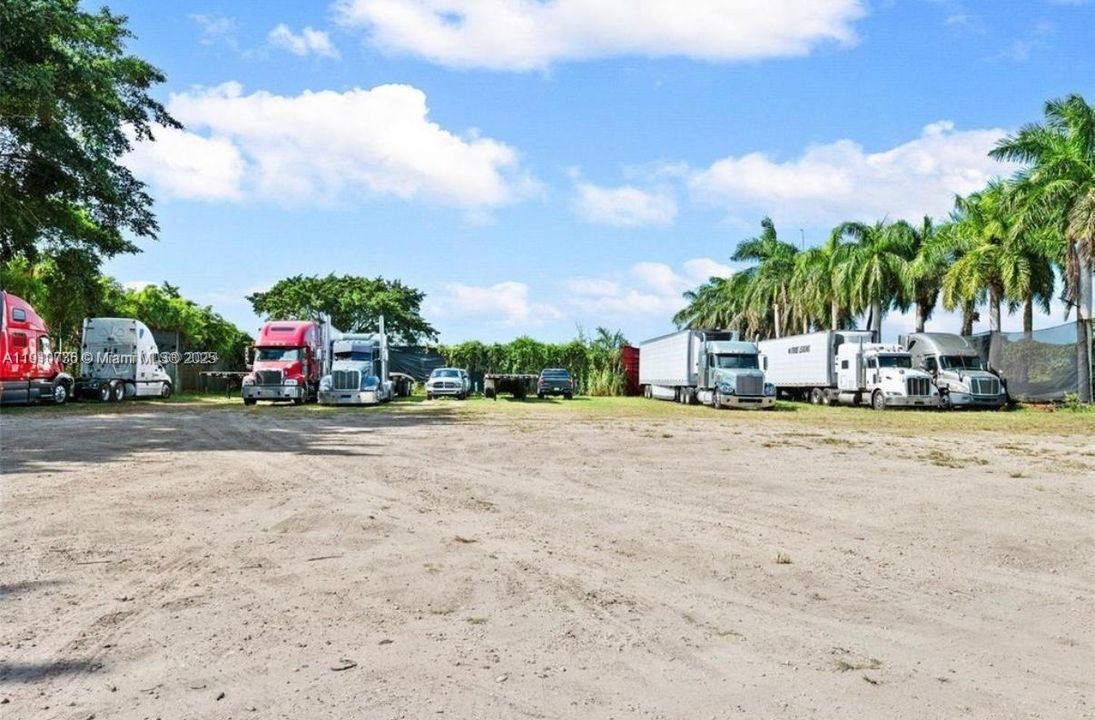 For Rent: $9,000 (6 beds, 4 baths, 1507 Square Feet)