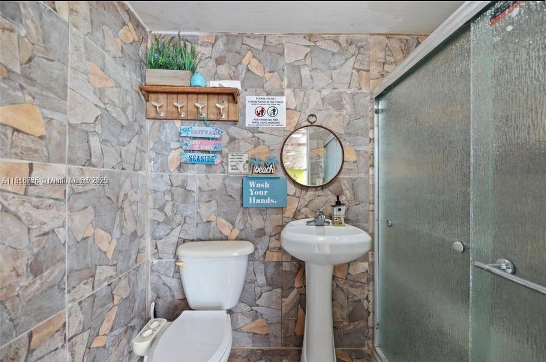 For Rent: $9,000 (6 beds, 4 baths, 1507 Square Feet)