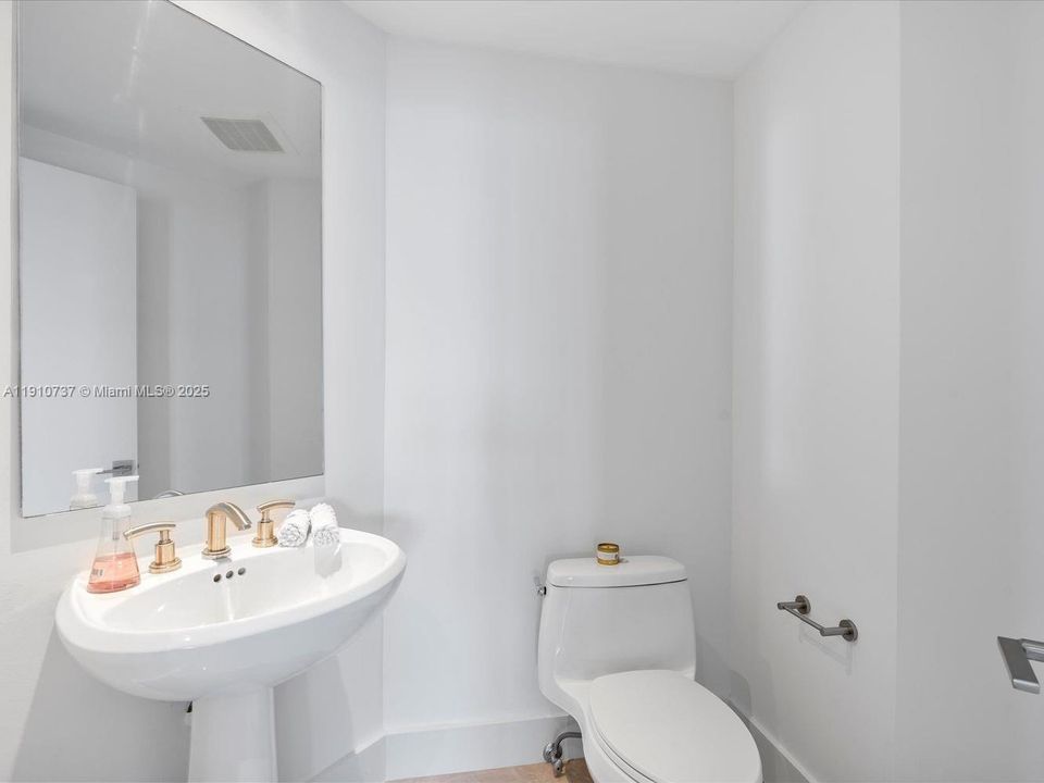 Active With Contract: $12,000 (2 beds, 2 baths, 1878 Square Feet)