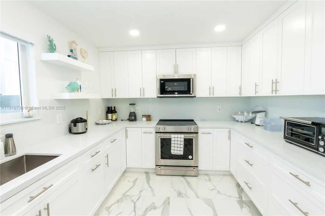 待售: $1,980,000 (3 贝兹, 3 浴室, 1825 平方英尺)