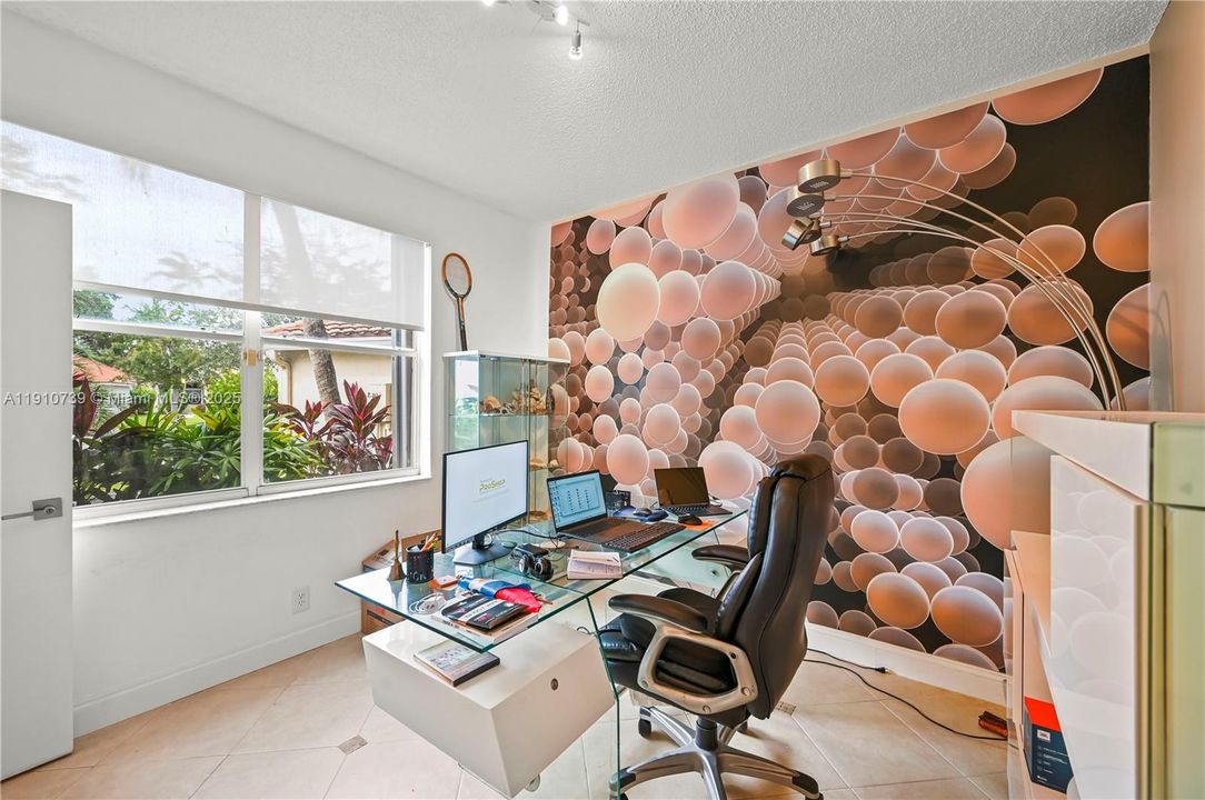 合同活跃: $849,900 (4 贝兹, 2 浴室, 2133 平方英尺)