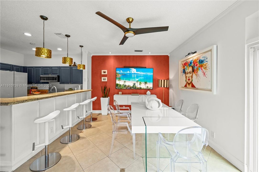 合同活跃: $849,900 (4 贝兹, 2 浴室, 2133 平方英尺)