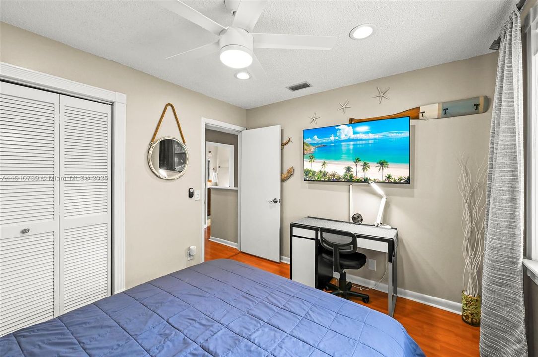 合同活跃: $849,900 (4 贝兹, 2 浴室, 2133 平方英尺)