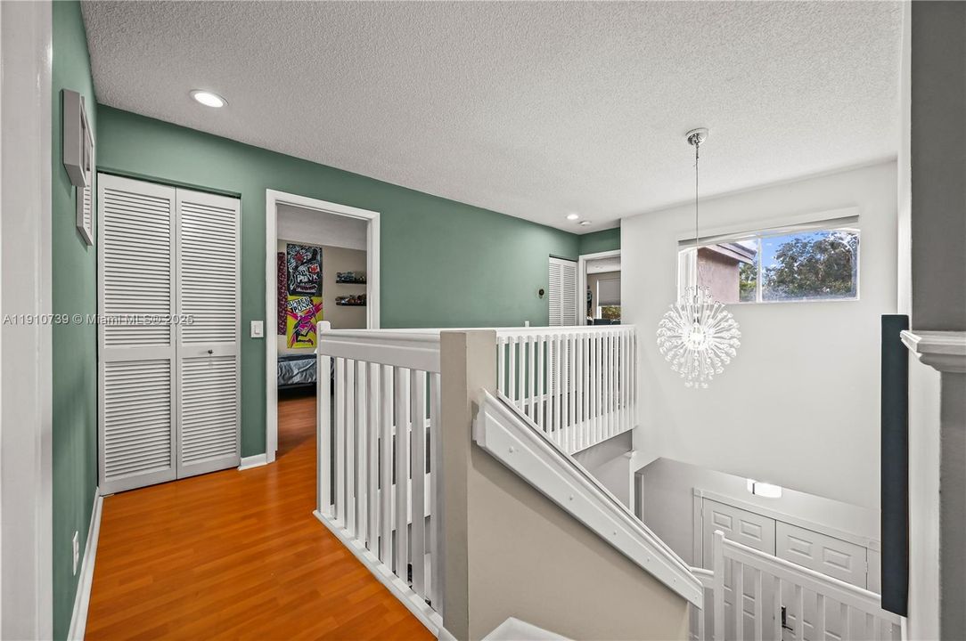 合同活跃: $849,900 (4 贝兹, 2 浴室, 2133 平方英尺)