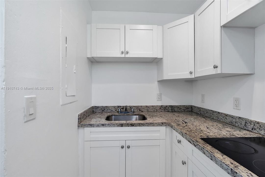 For Rent: $1,350 (1 beds, 1 baths, 500 Square Feet)